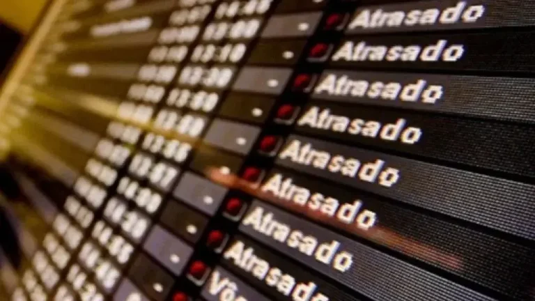 Meu voo atrasou. Quais são meus direitos?